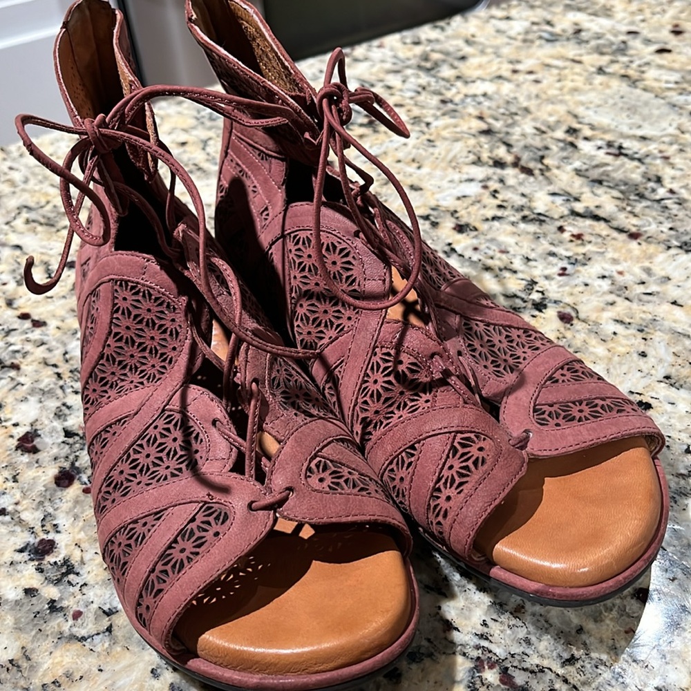 NWOT LEATHER Gentle Souls—Kenneth Cole